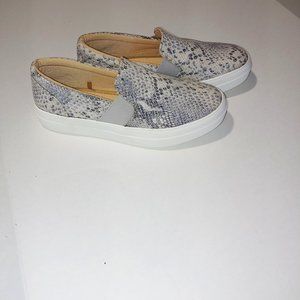 Daily Shoes Snake skin pattern slip on loafer sneakers Size 8.5 Grey Whi…